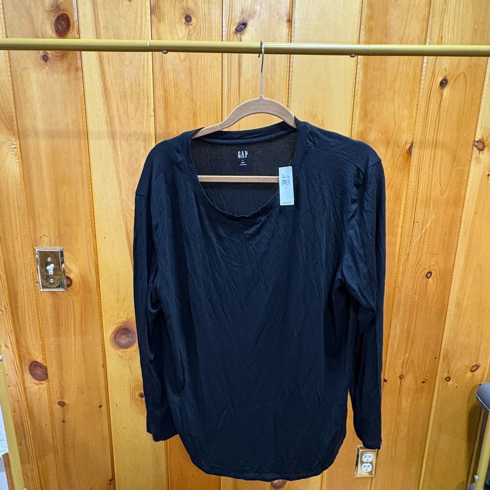 GAP Classic Black Tee